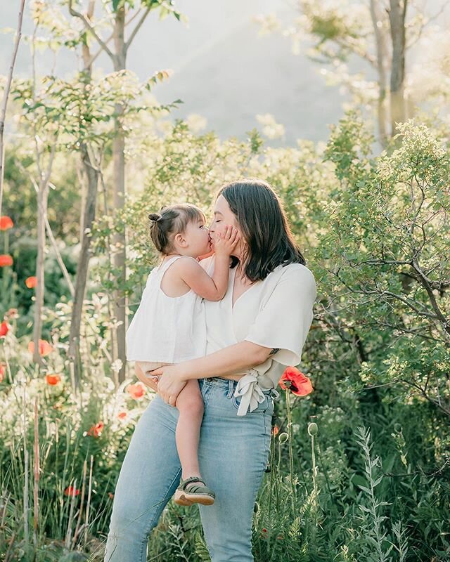 Single mammas will have a special place in my heart ❤️ I&rsquo;m so glad I did a few session sessions last year at the poppies. With everything going on this year, I havent has time to visit my favorite locations. 
How gorgeous is this mama and her l